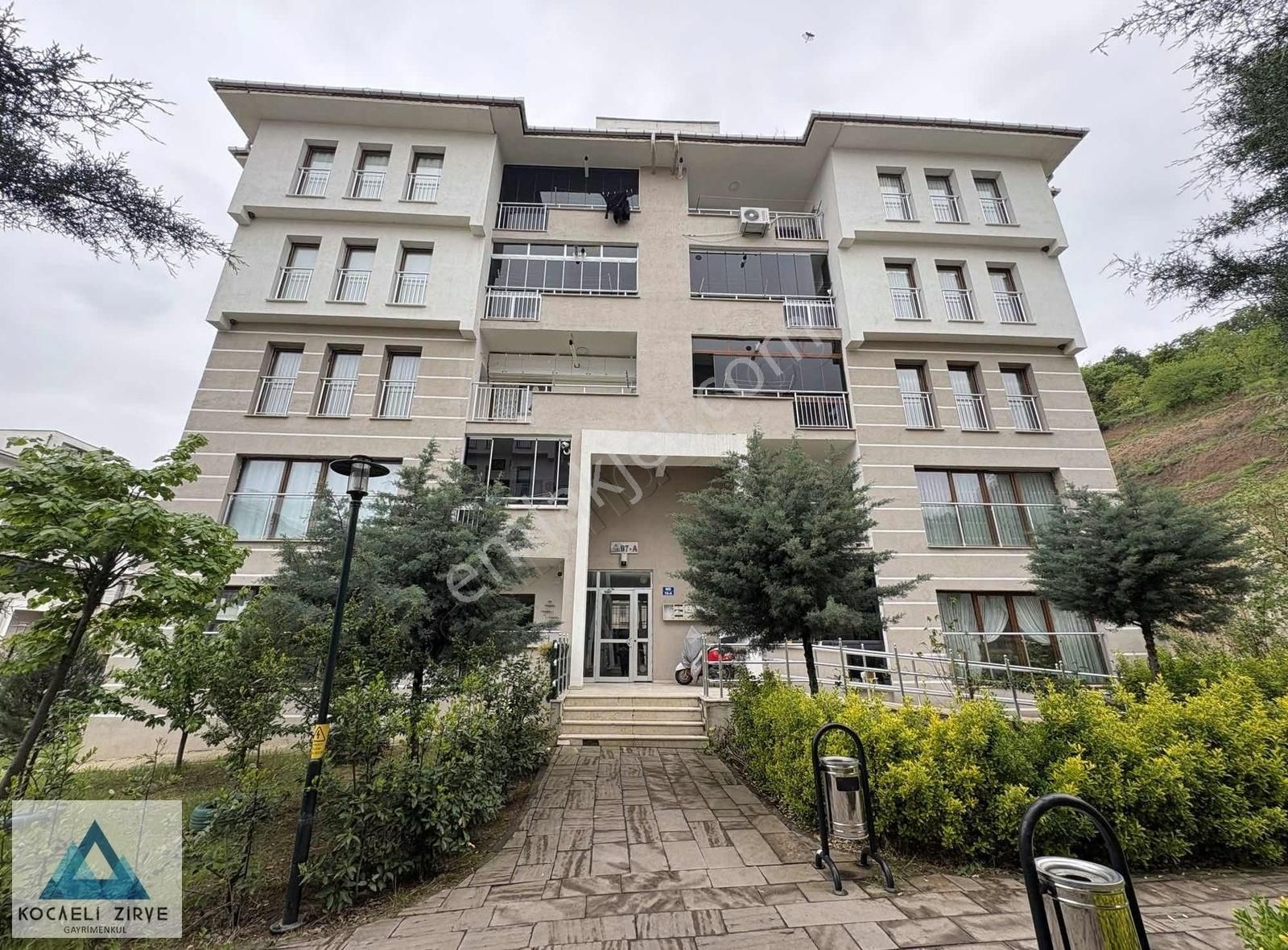 Gölcük Toki'de 3+1 İçi Yapılı Satılık Daire