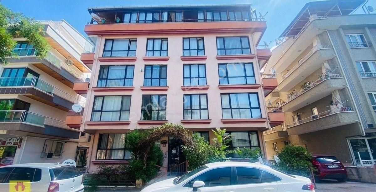 Ragıp Tüzün Caddesi Migros Arkası Yüksek Giriş 3+1 Daire