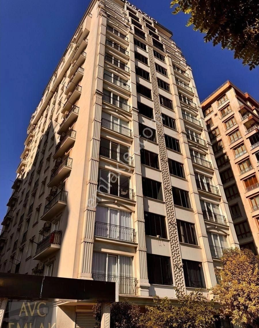 Küçükçekmece Fatih Mahallesi'nde 3+1 Satılık Daire