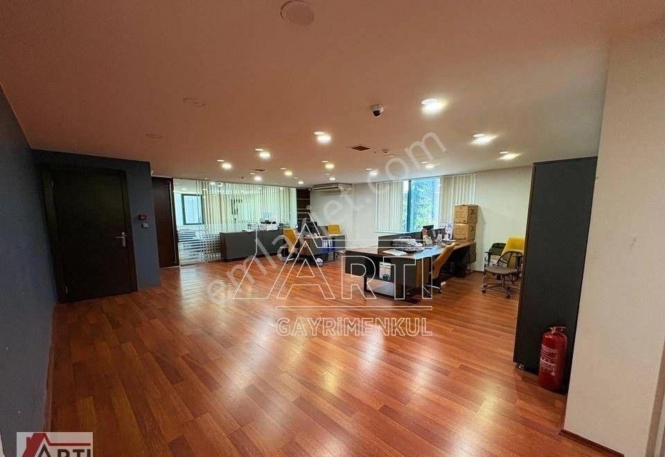 Golden Plazada 200 M2 Brüt Kullanıma Hazır Ofis Katı