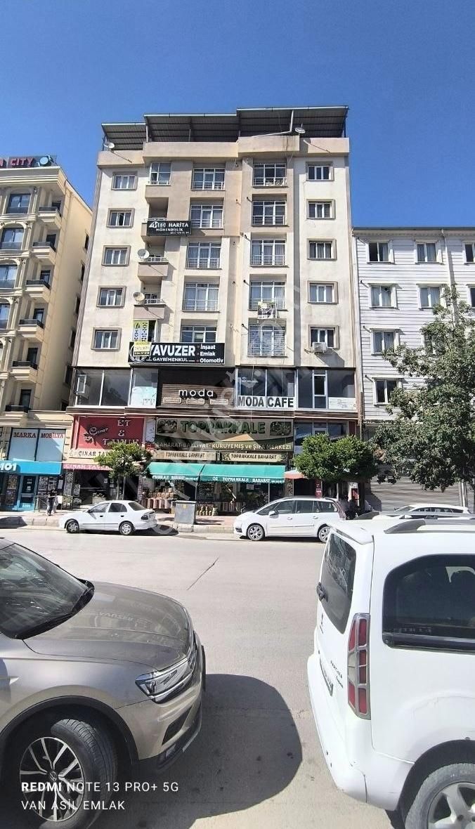 Vali Mithatbey İkizler Karşısında Ana Cadde Cepheli 2+1 Daire