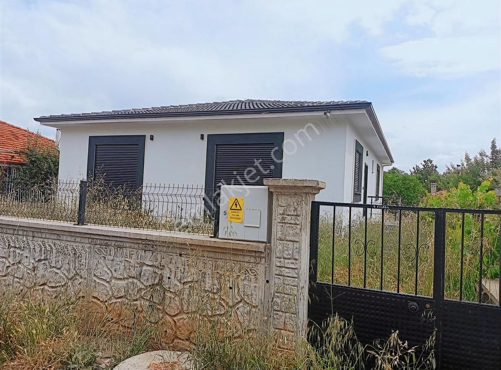 Tavas Karahisar Mahallesinde 135 M² Sıfır Müstakil Ev