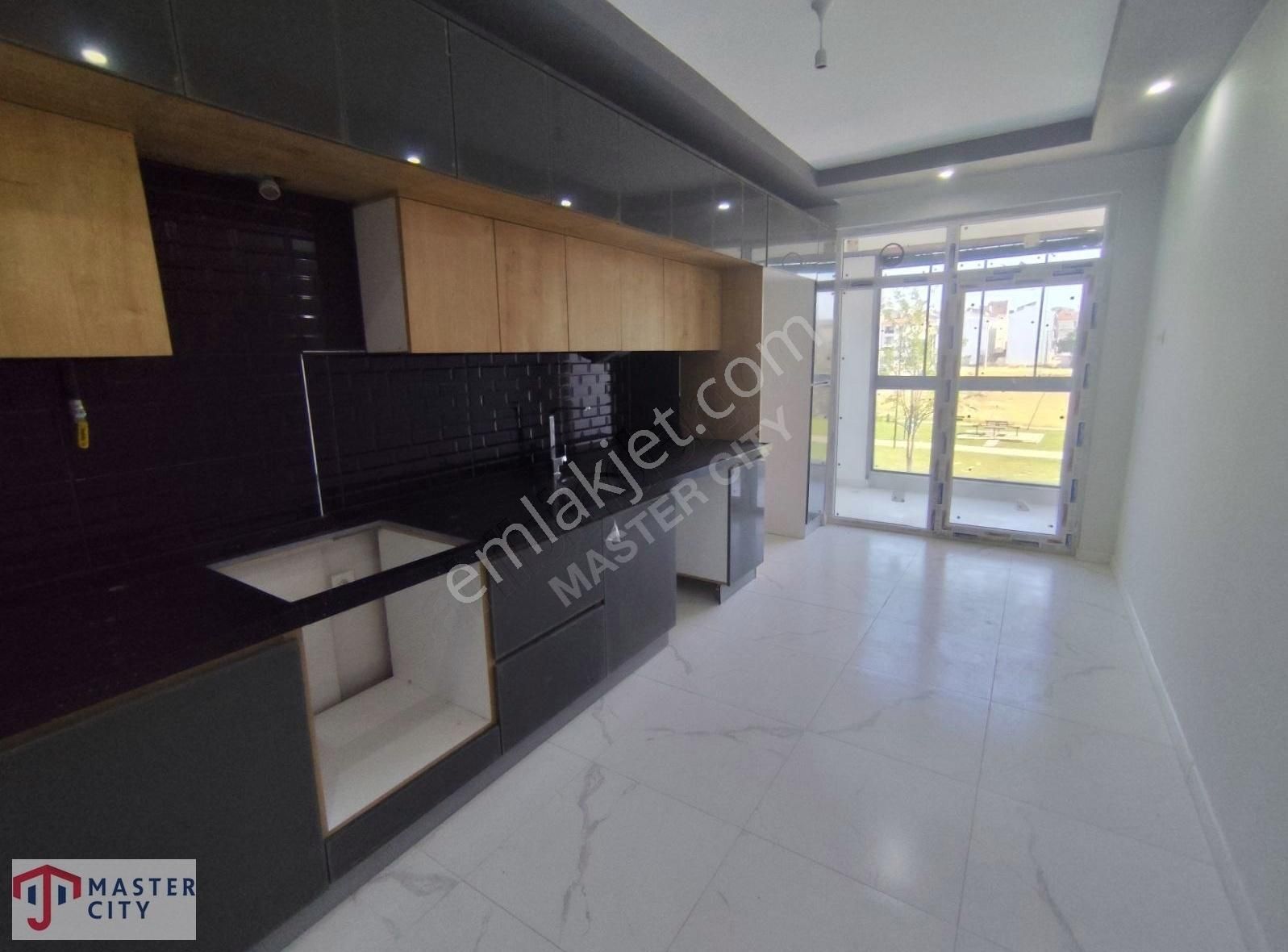 Master City Gayrımenkulden Geniş Sıfır 3+1 Daıre