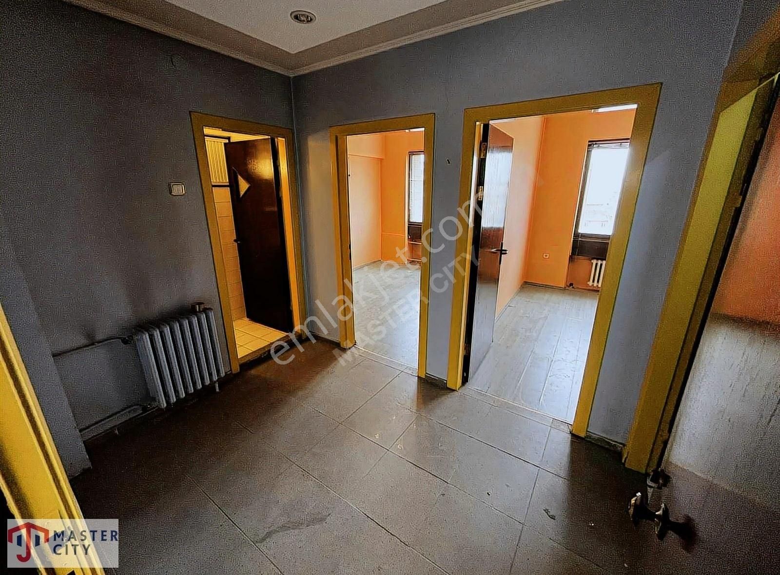 Master Cıty'den Merkezi Konum Vardar İş Merkezinde Kiralık Ofis