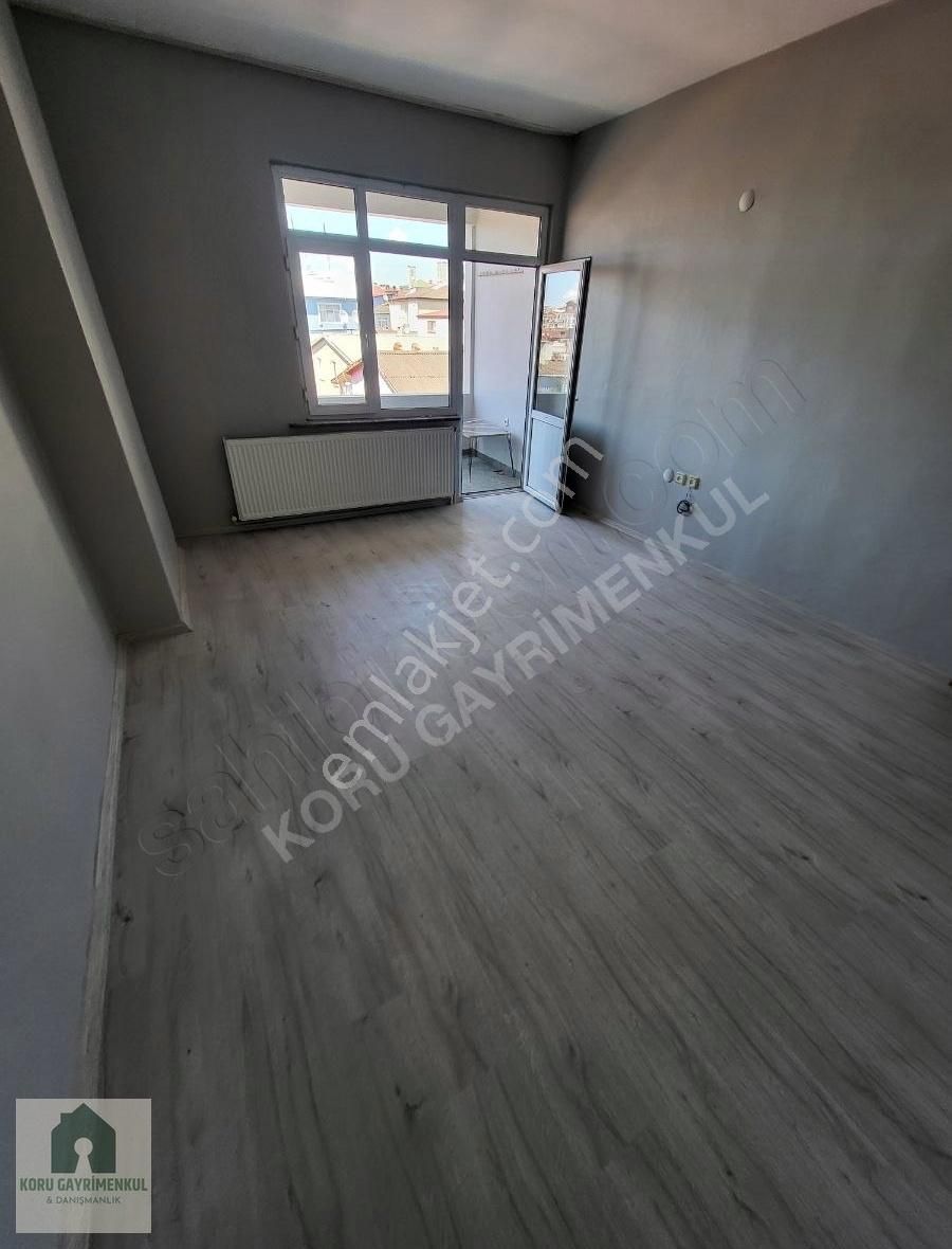 Koru Emlak'tan Yenilenmiş 2+1 Daire 12.5m Arsa Paylı - Görsel 3