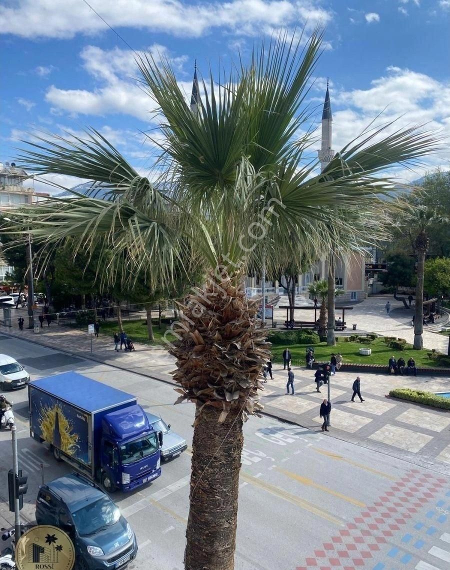 Çınar Horozun Karşısında Kiralık 65 M2 2.kat Tabela Değeri Yüksek Çift Cephe Köşe Ofis