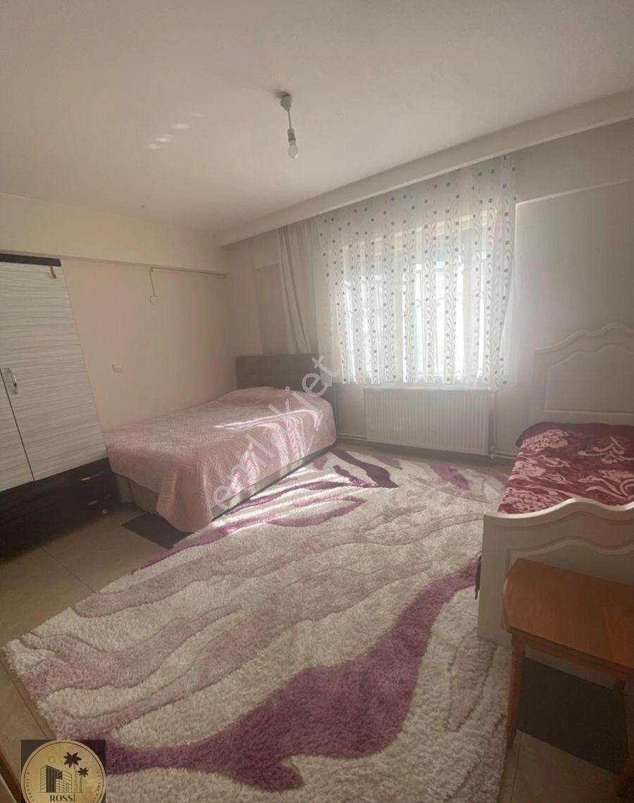 Yunus Emre Mahallesinde 2+1 60m2 Kiralık Apart