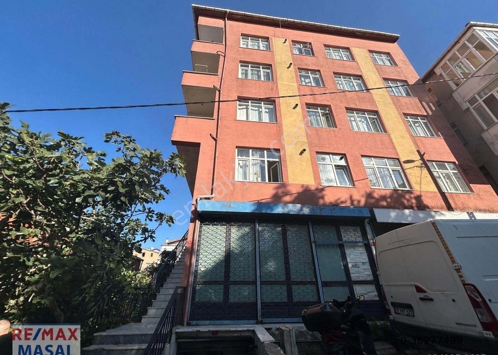 Ataşehir Mevlana Mahallesinde 100m2 Arakat 2+1 Kiralık Daire