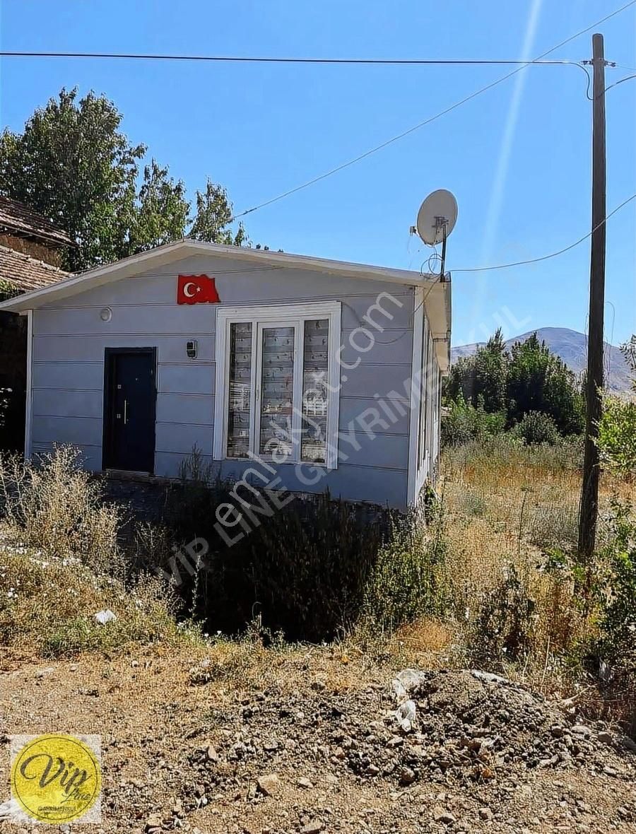 Vip Line Gayrimenkulden Sürgü Ana Yola Yakın Bahçeli Ev
