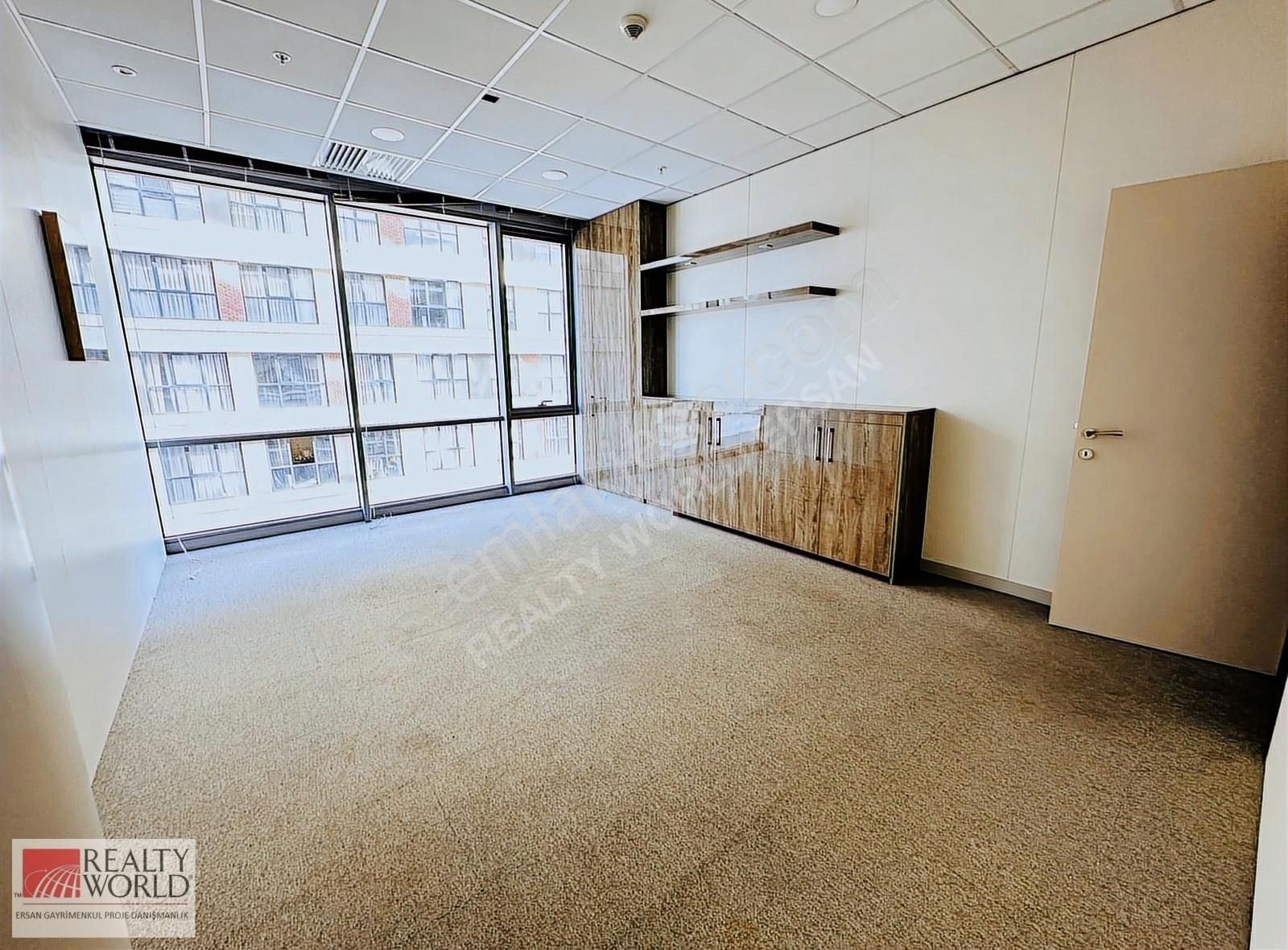 Kağıthane Papirüs Plaza'da 160m2 Kiralık Dekorasyonlu Ofis