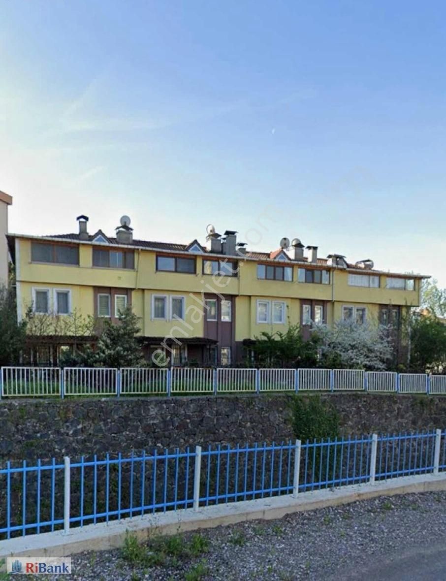 Acil!!! İzmit Şirintepede Satılık 4+2 Tripleks 240 M2 Villa