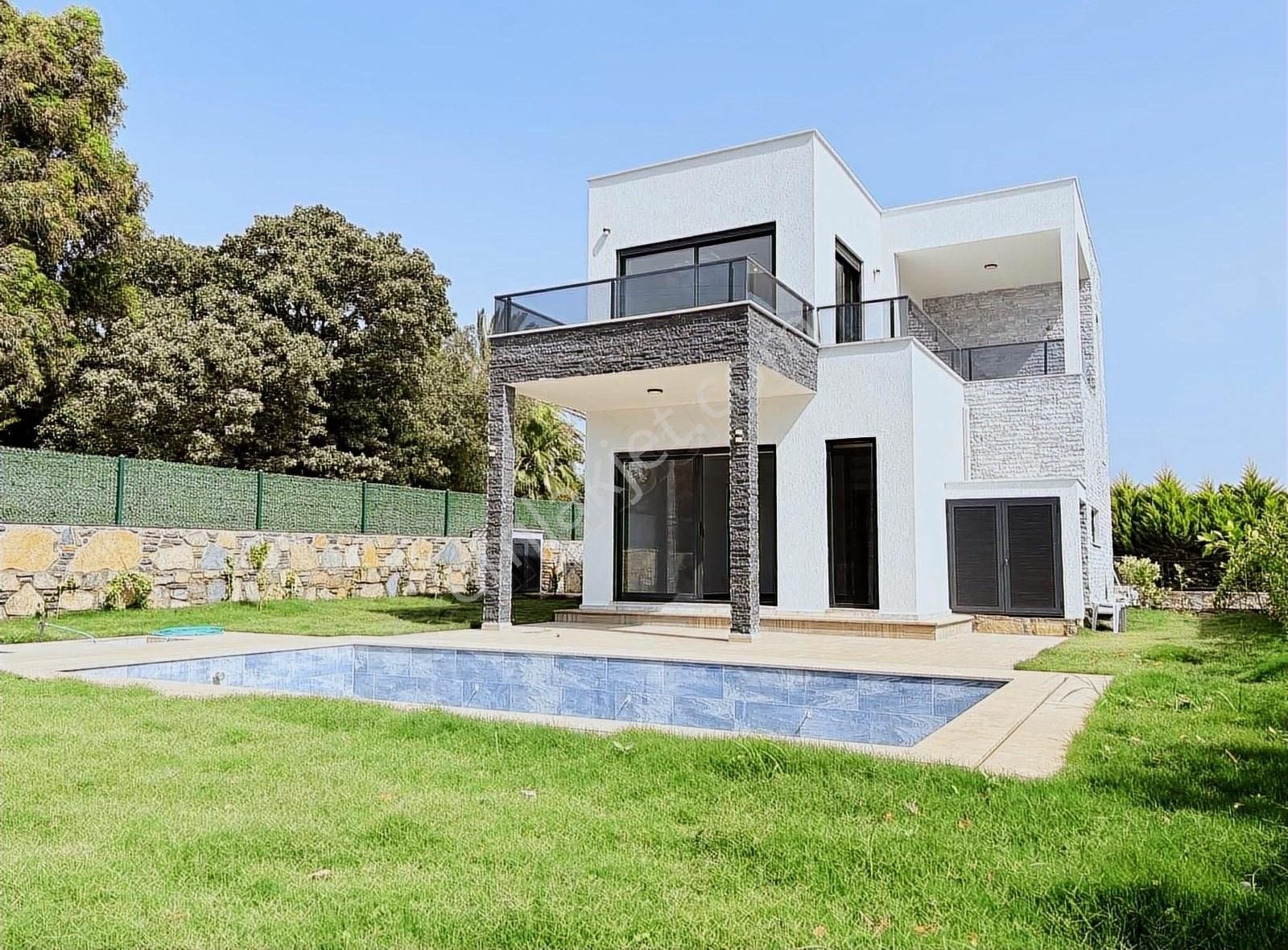 Bodrum Kadıkalesi'nde Kiralık Müstakil Havuzlu Bahçeli Villa