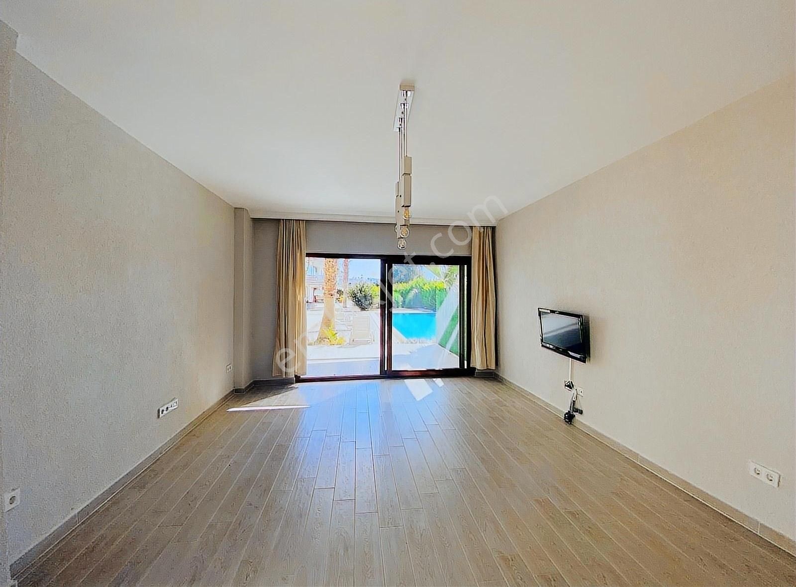 Bodrum Turgutreis'te Denize Sıfır Sitede Bahçe Kat Daire - Görsel 2