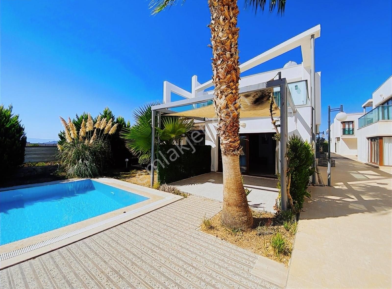 Bodrum Turgutreis'te Denize Sıfır Sitede Bahçe Kat Daire - Görsel 6