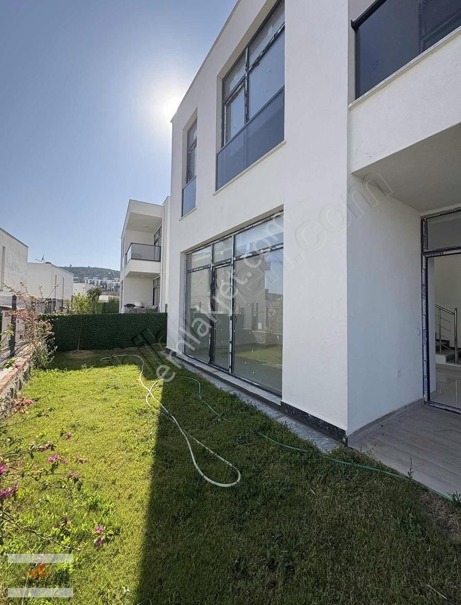 Kıyıkışlacık Zeytinlikuyu Da Denize Sıfır Sitede Sıfır Dubleks,,