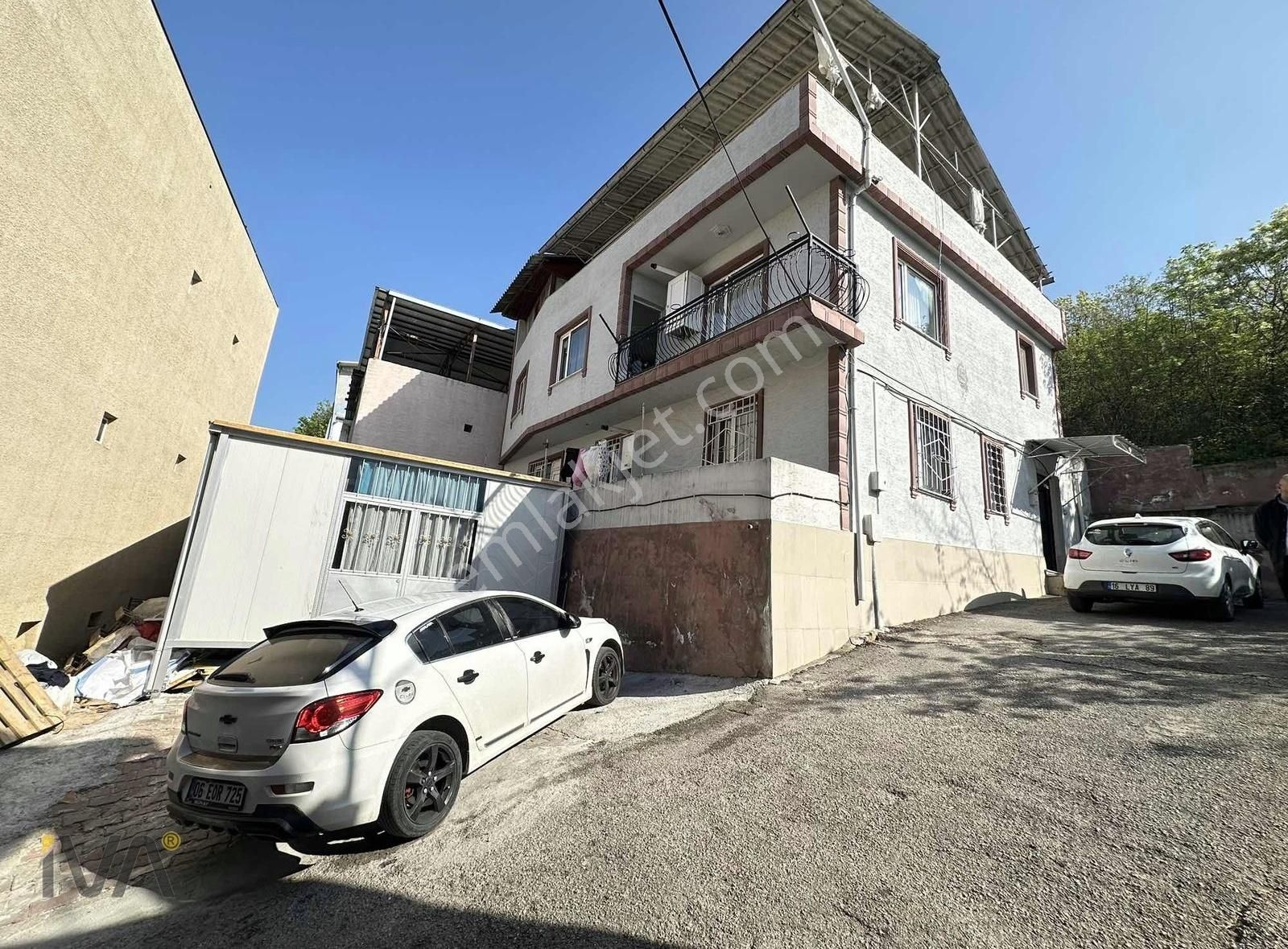 İva'dan Fidyekızık'da 2.5 Katlı Müstakil Ev + Arsa (427 M2)