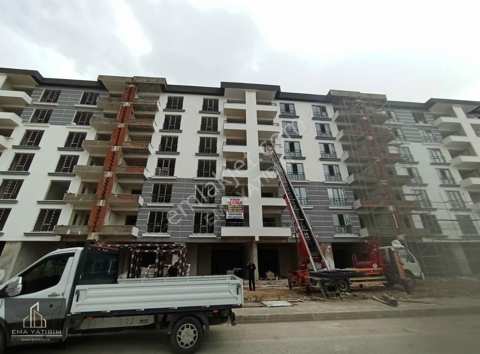 [ema] Abdullahpaşa Mah.cadde Üzeri Satılık 2+1 Sıfır Daire
