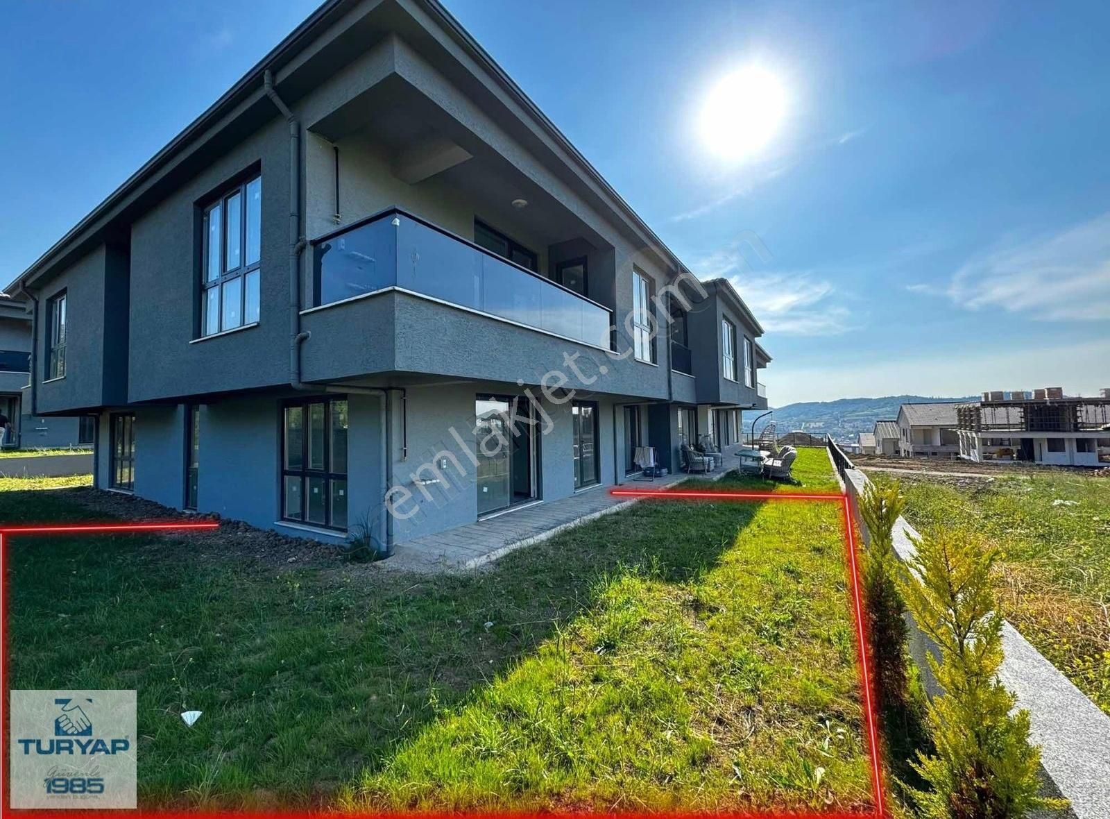Yalova Kadıköy'de Köşe Bahçe Kullanımlı 1+1 Acil Satılık Daire