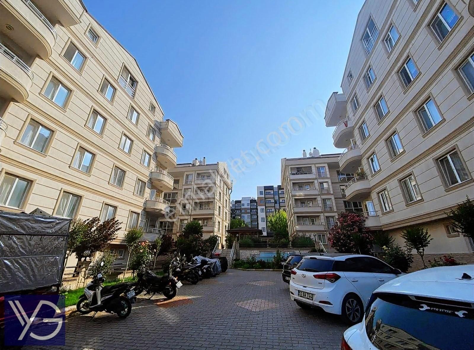 Yamaner'den Site İçi Merkezi Konumda 1+1 Satılık Daire
