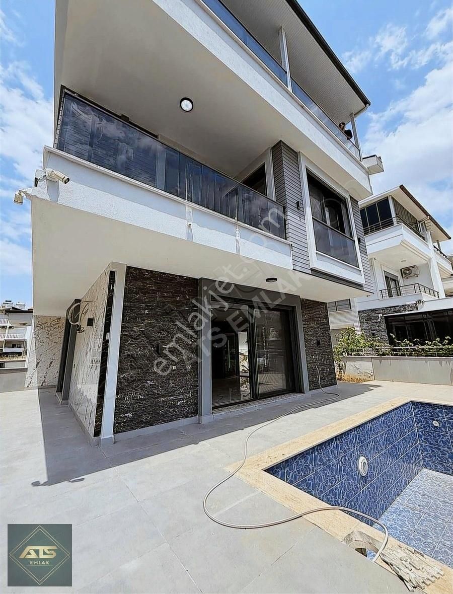 Didim Efeler De Müstakil 4+1 Satılık Villa