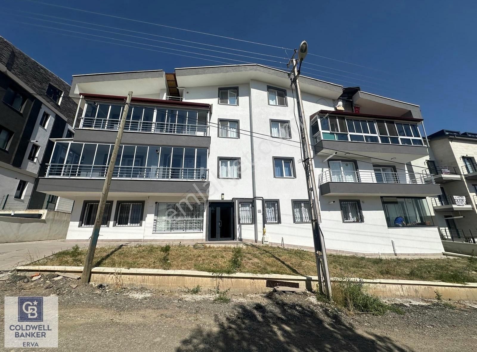 İncek Taşpınar'da Dubleks Kapalı Mutfak Satılık 2+1 Daire