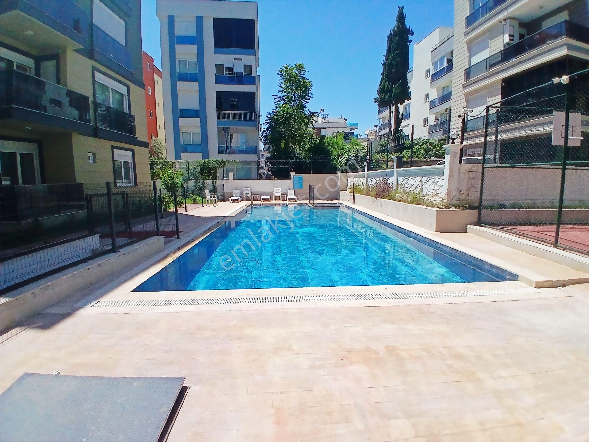 Havuzlu Siteiçi Sıfr Binada