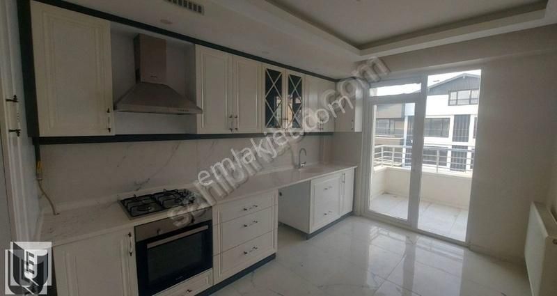 Uydukent Emlak'tan Site İçersinde Kapalı Otoparklı 3+1 Daire