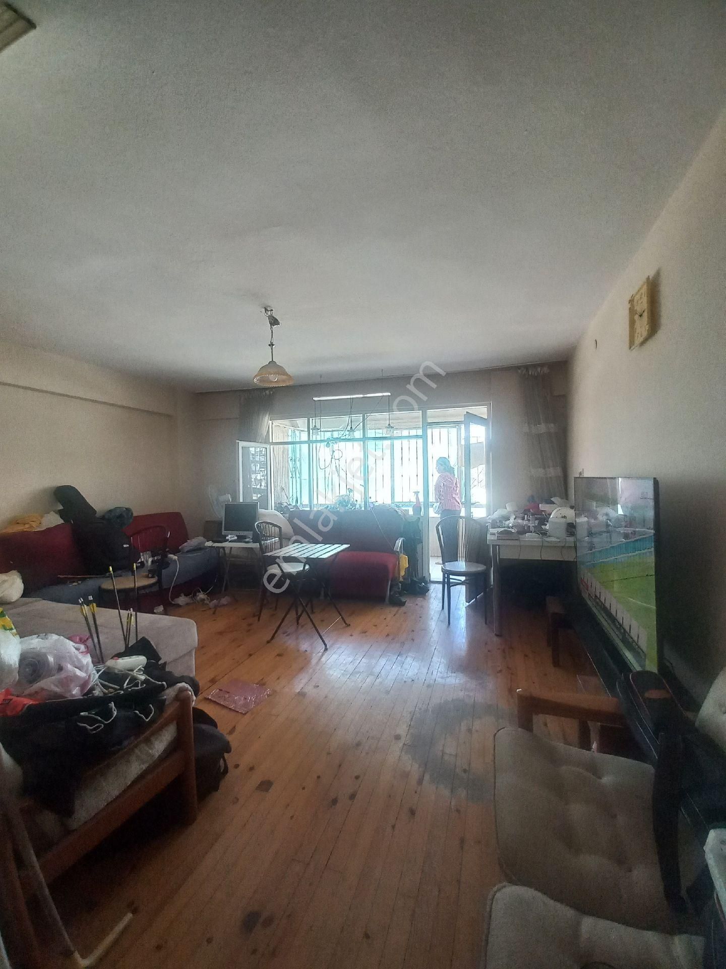 Kuşadası Satılık Merkezde Cadde Üstü Satılık Daire