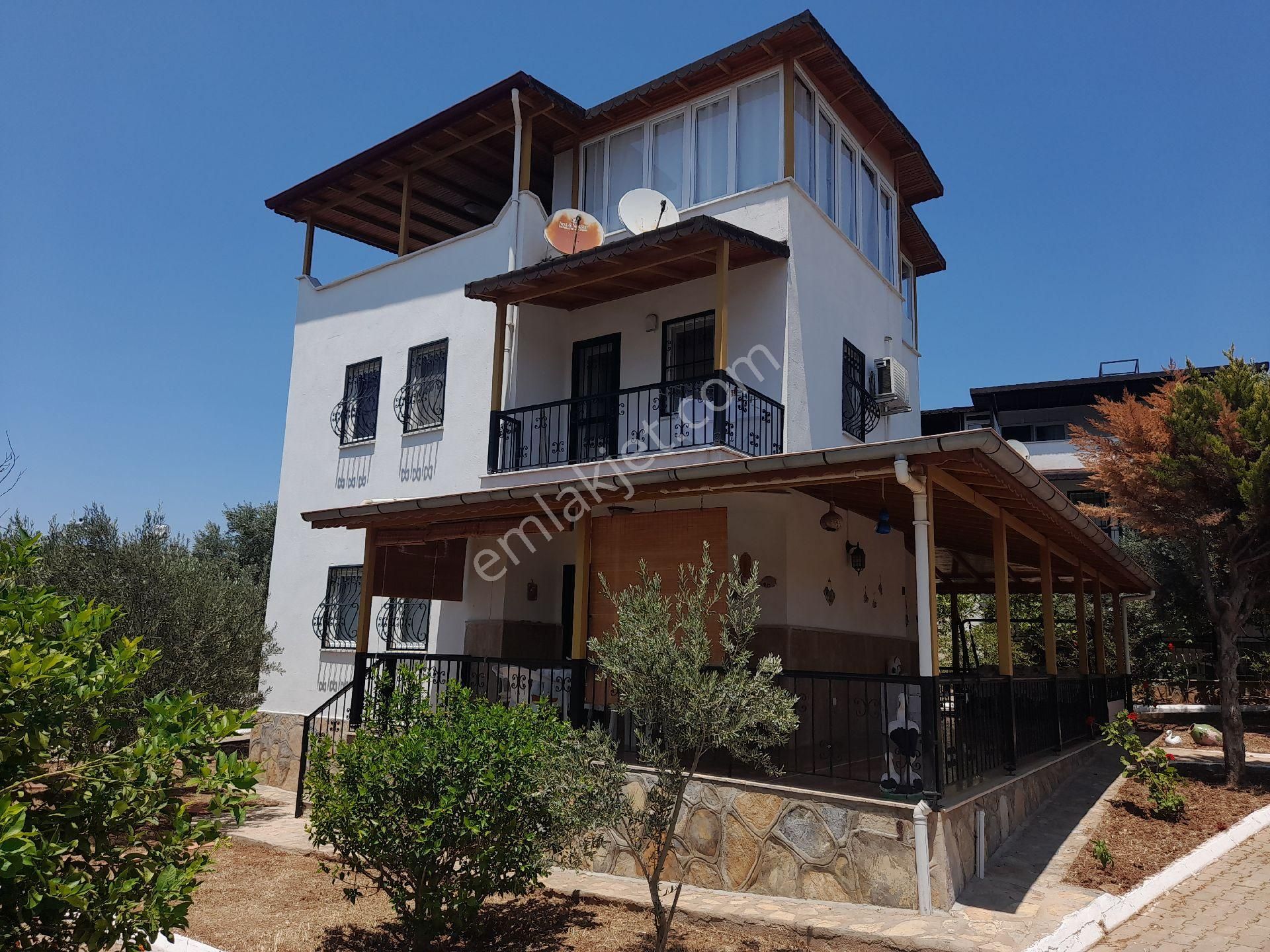 Didim Akbük'te Sahibinden Denize 400m Bahçeli Triplex Villa
