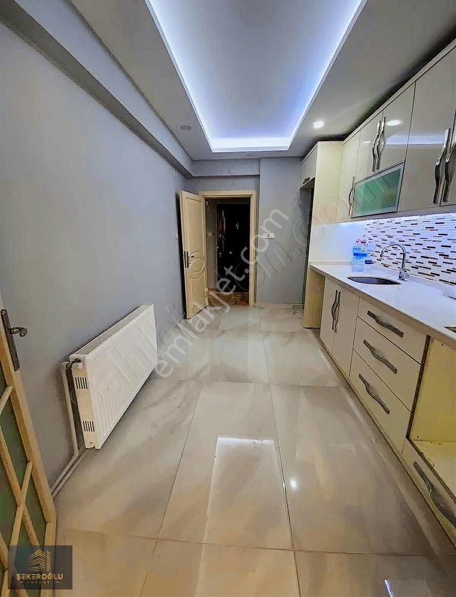 Şekeroğlu 3+1 Arakat Metro Dibi Ana Cadde Üstü