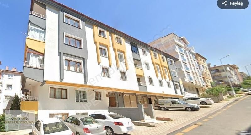 Ulaşıma Yakın Merkezi Lokasyonda Geniş 3+1 Daire İpekdemircangyd