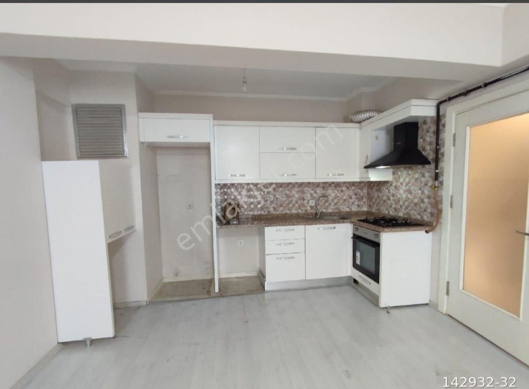 Karşıyaka Şemikler Piriştina Kültür Merk.karşısı Kiralık Yeni 1+1 Daire