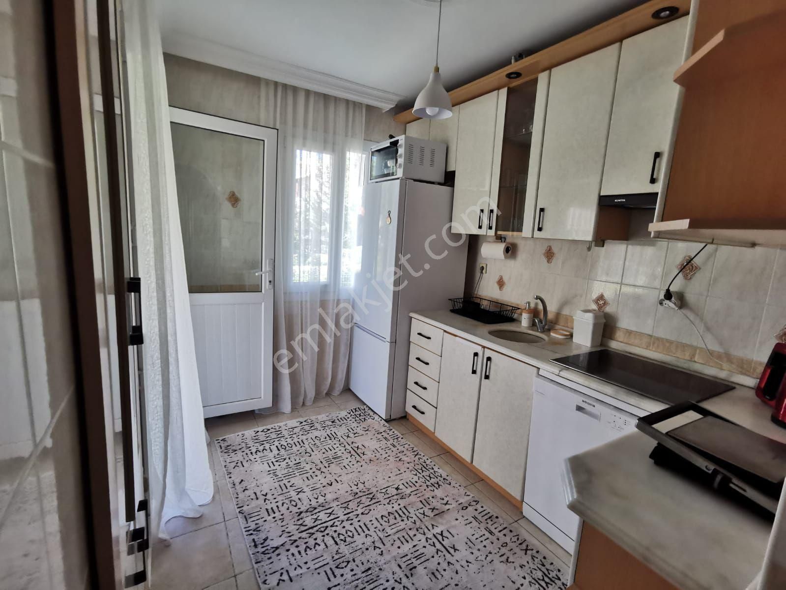 Urla Torasan Nezih Site İçinde Sırt Sırta Müstakil Havuzlu Girişli Tripleks - Görsel 5