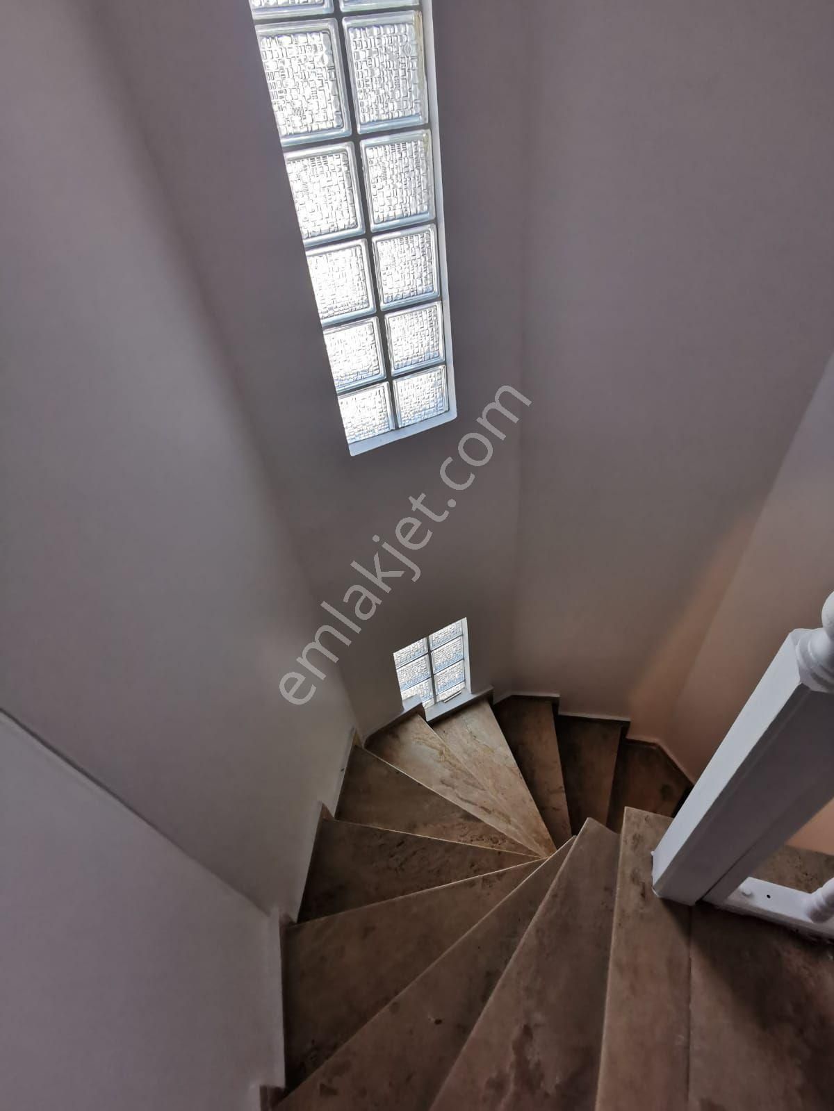 Urla Torasan Nezih Site İçinde Sırt Sırta Müstakil Havuzlu Girişli Tripleks - Görsel 8