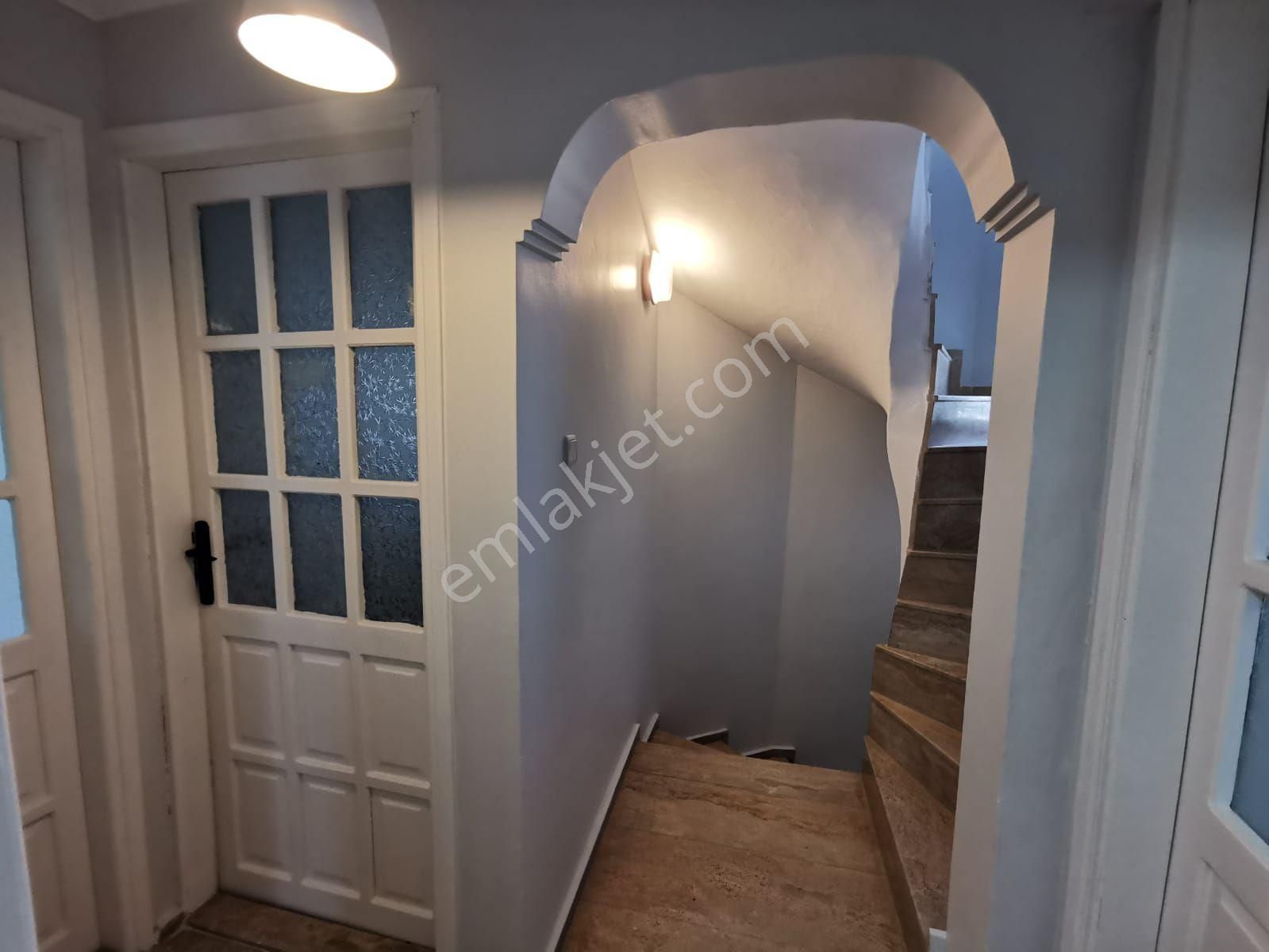 Urla Torasan Nezih Site İçinde Sırt Sırta Müstakil Havuzlu Girişli Tripleks - Görsel 14