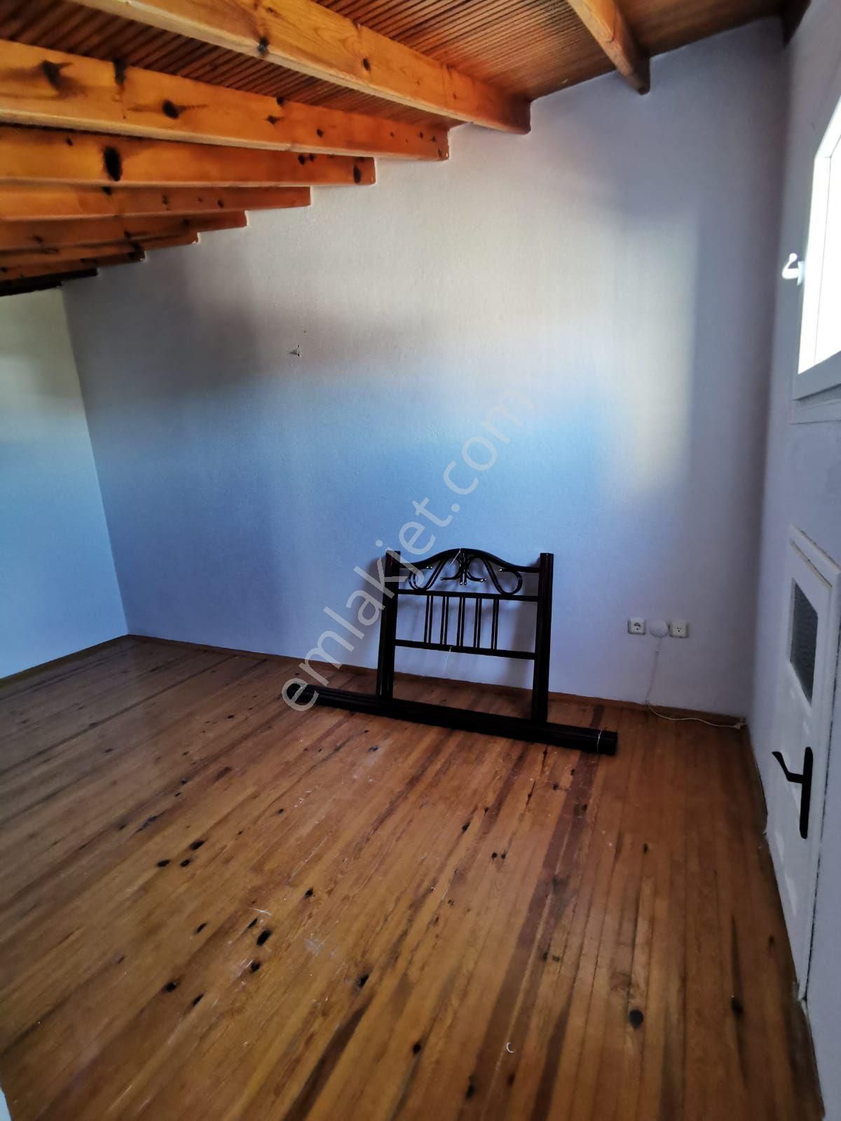 Urla Torasan Nezih Site İçinde Sırt Sırta Müstakil Havuzlu Girişli Tripleks - Görsel 11