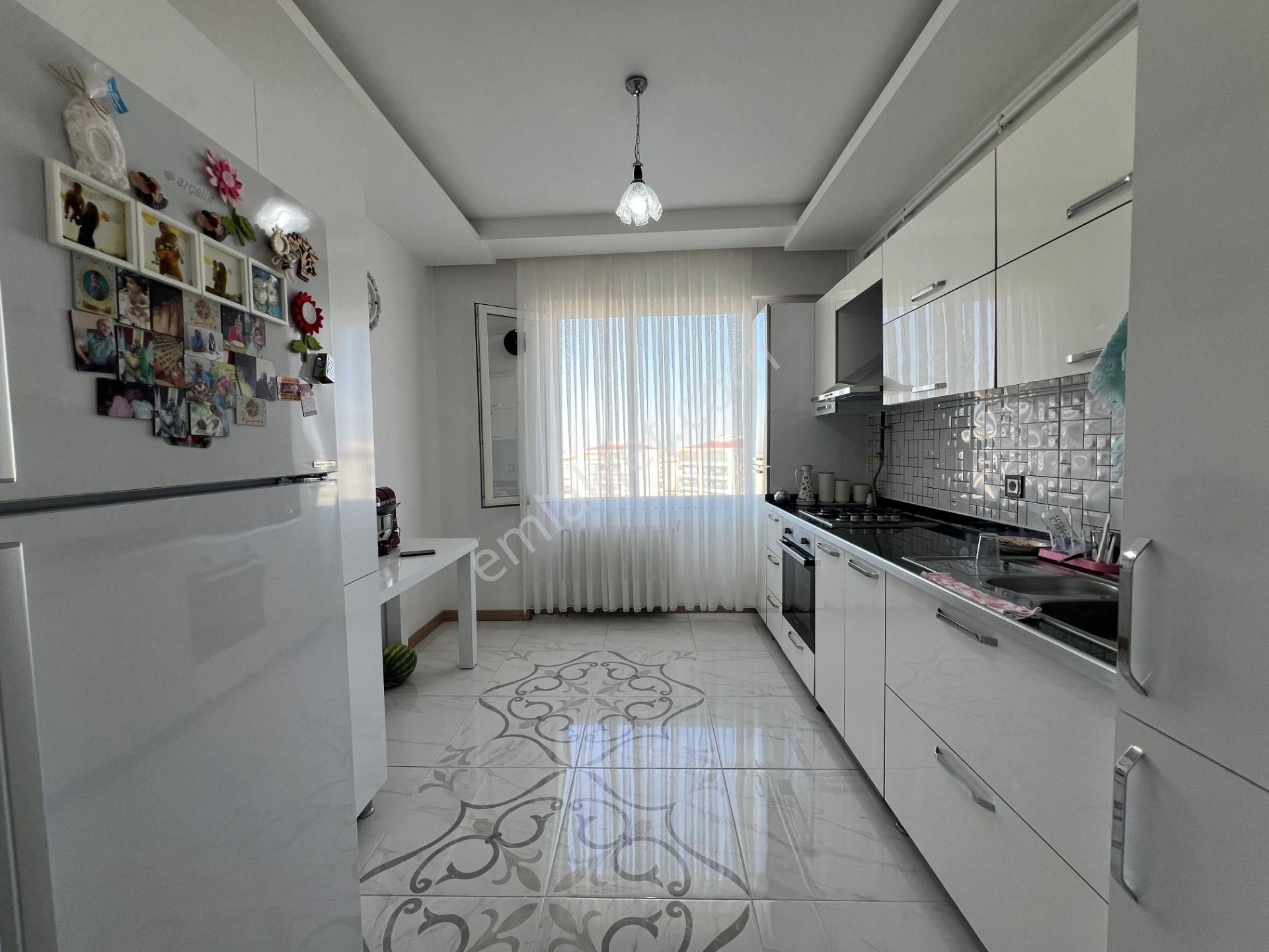 Four Land Gayrimenkul'den 50 Lik Cadde De 2+1 Lüx Satılık Daire