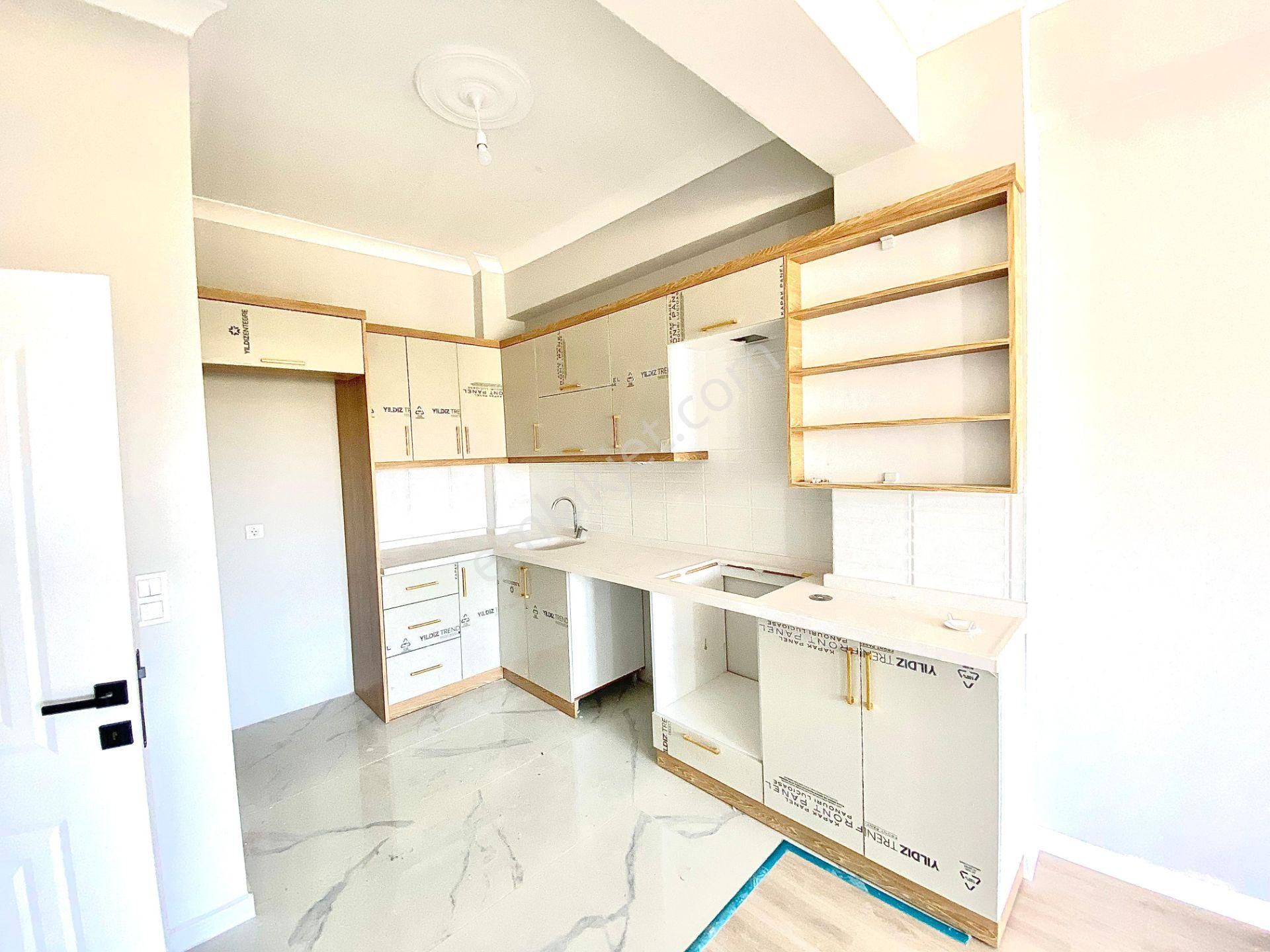 Dora'dan Kadıköy'de Asansörlü Doğalgazlı 2+1 Kiralık Sıfır Daire