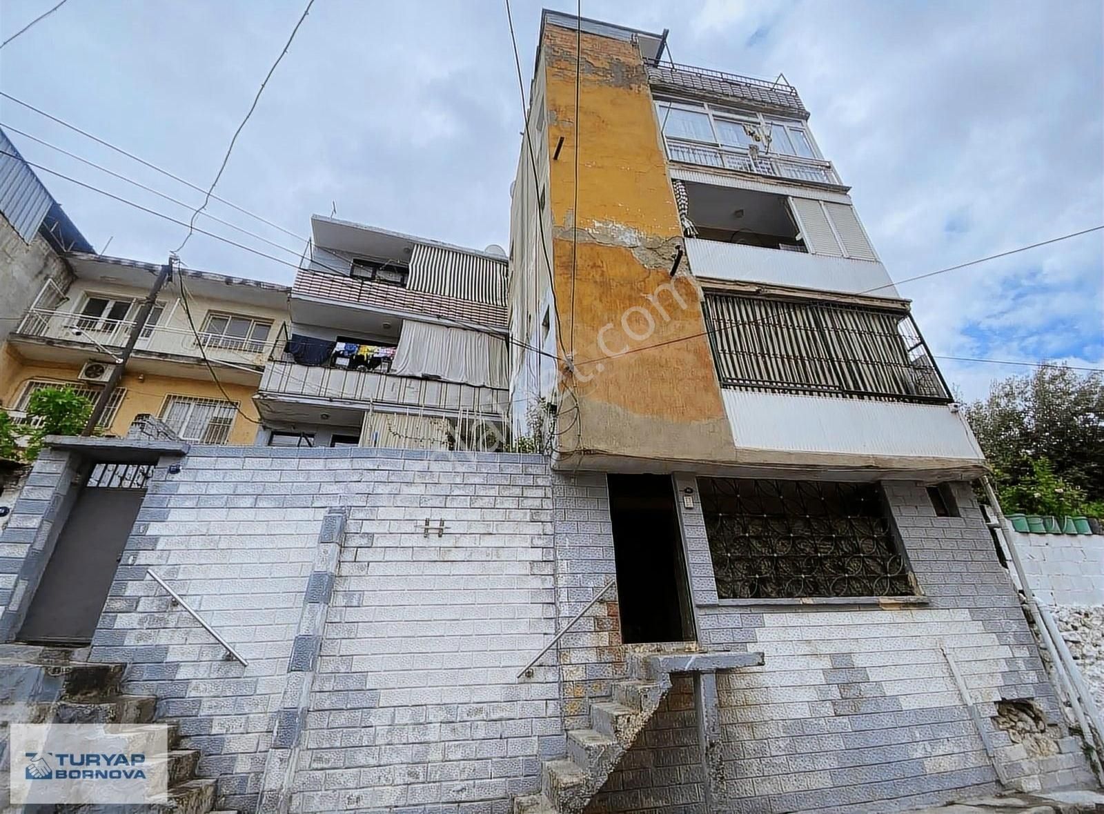 Gültepe'de Satılık 146 M2 Arsa İçerisinde 2 Adet Bina