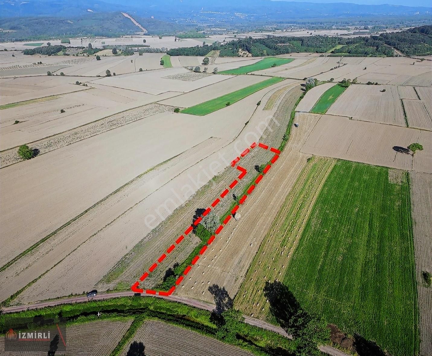 Yeniköy Mahallesinde Toprak Yola Cepheli 4589m2 Yatırım Fırsatı!