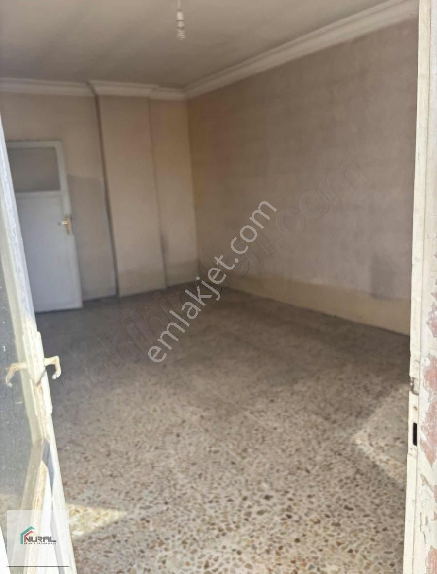 Silifke Caddesinde Satılık 4+1 Daire