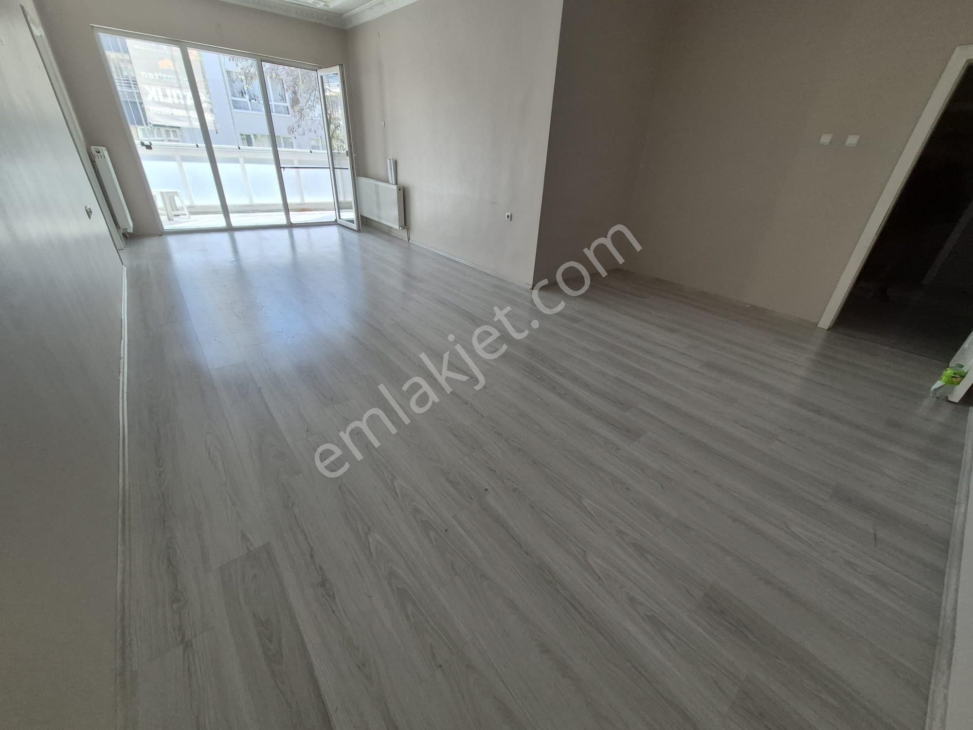Arel'den Bahçelievler 35 Sk.ta 1 Kat Köşe Konumda Çift Balkon Geniş 3+1