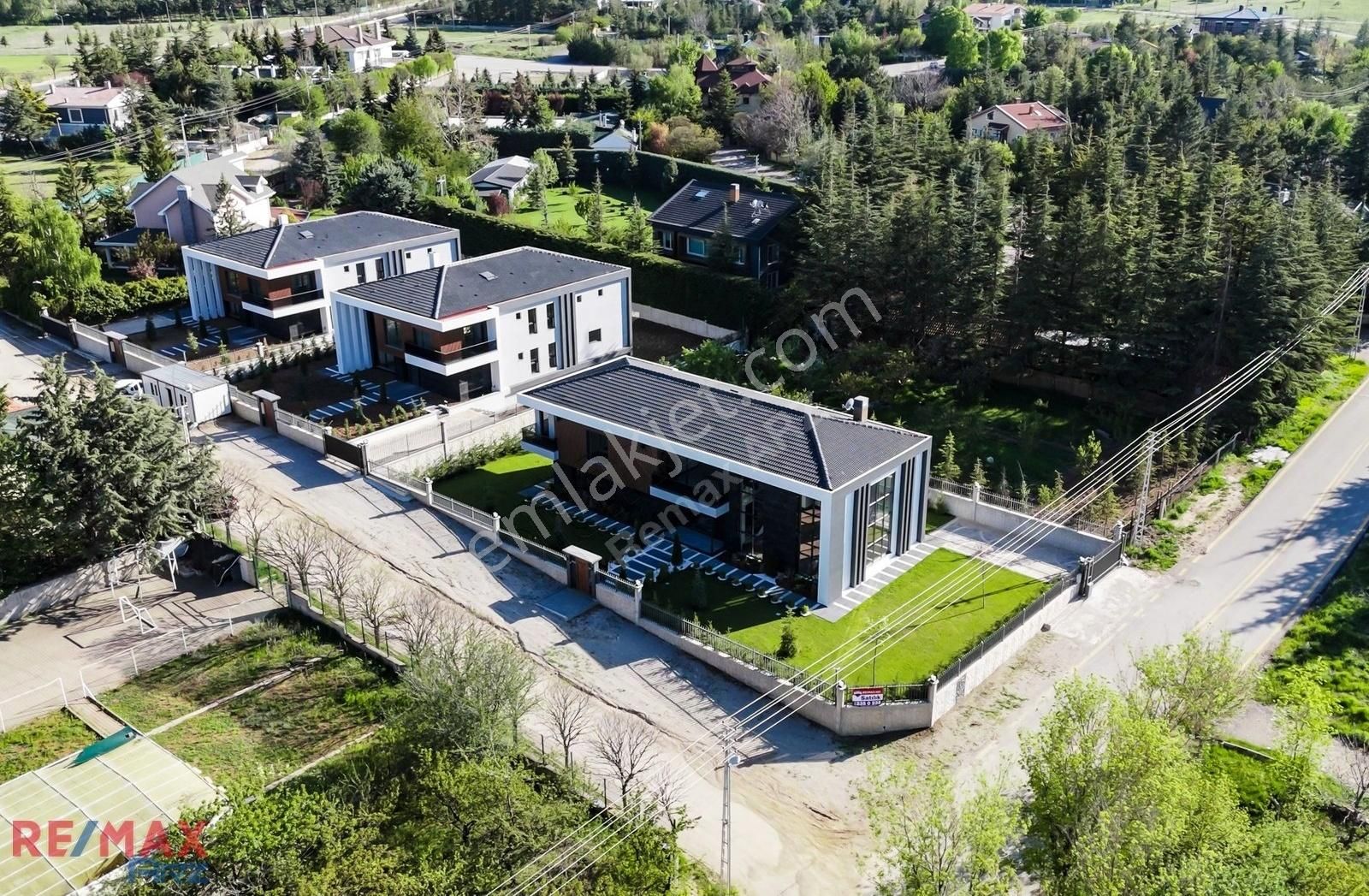 İncek'te 1000m2 Arsalı İleri Natamam Satılık Villa