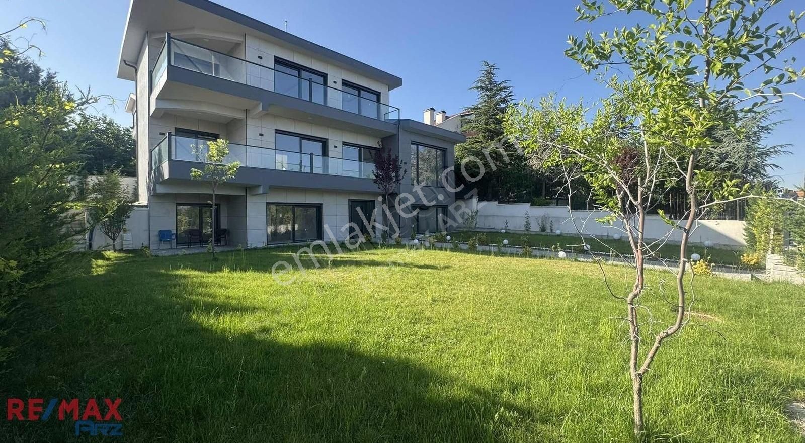 Ankara Gölbaşında Satılık Mavi Manzaralı Villa