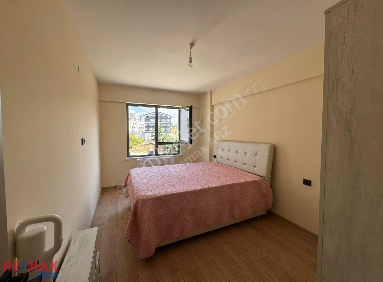 İncek Alya Sitesi'nde Eşyalı 1+1 Katta Daire!