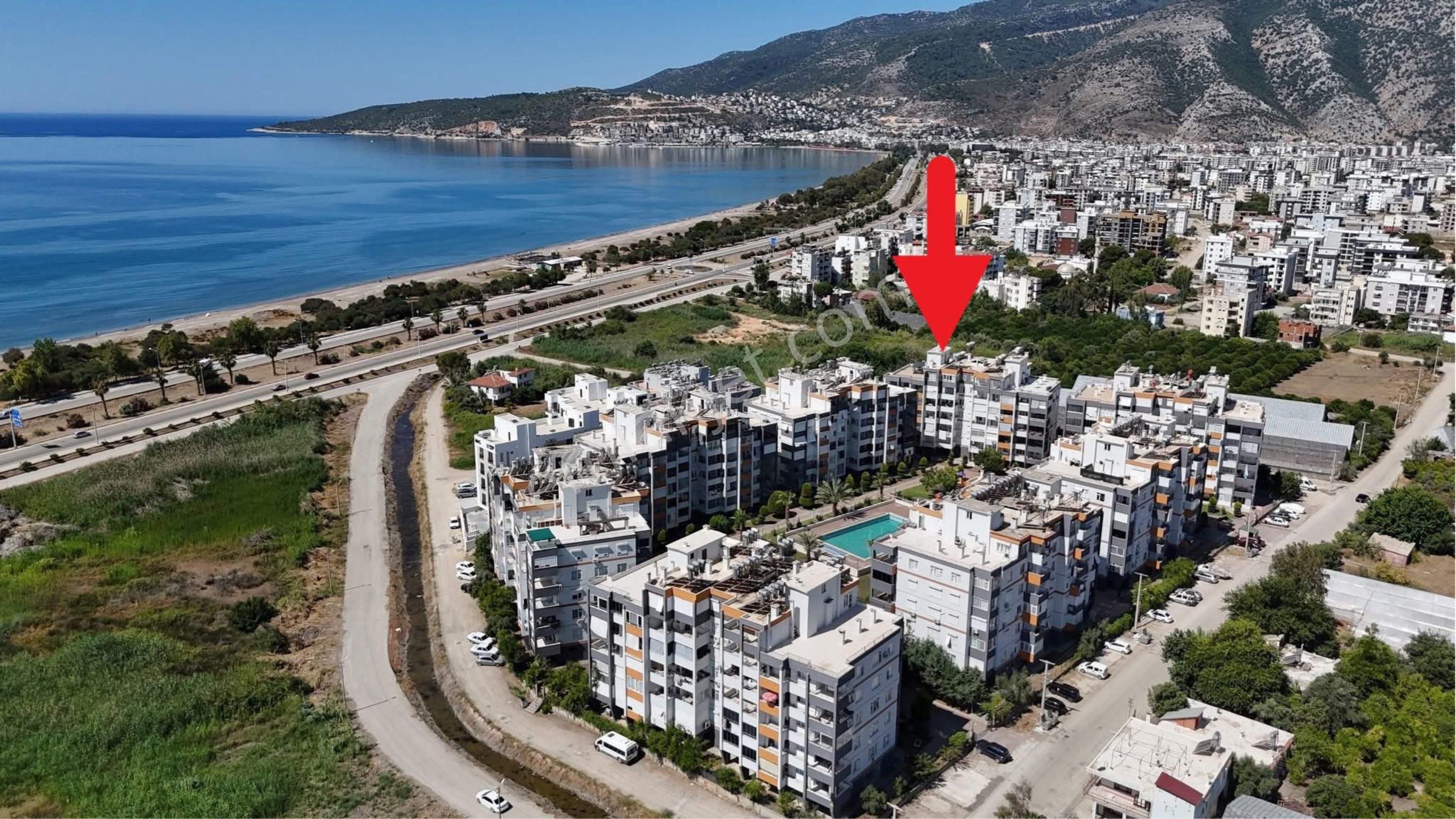 Deniz Manzaralı Havuzlu Site İçi 3+1 Kiralık Geniş Eşyasız Daire