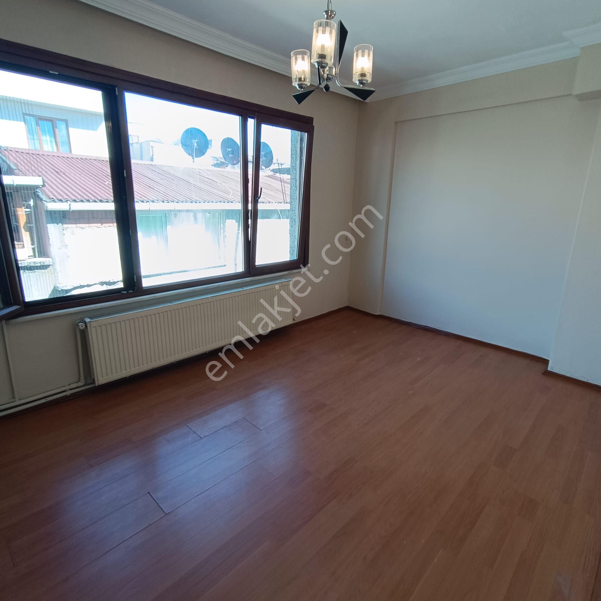 Bayrampaşa Orta Mahalle 3+1 110 M2 Son Kat Videosu Mevcut İzleyiniz