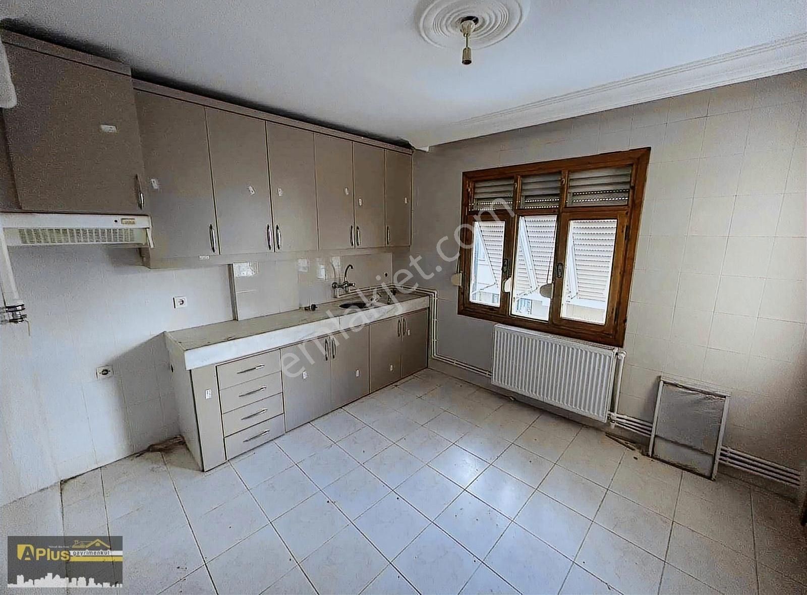 A Plus Gayrimenkulden İstasyon Caddesinde 3+1 Kiralık Lüks Daire