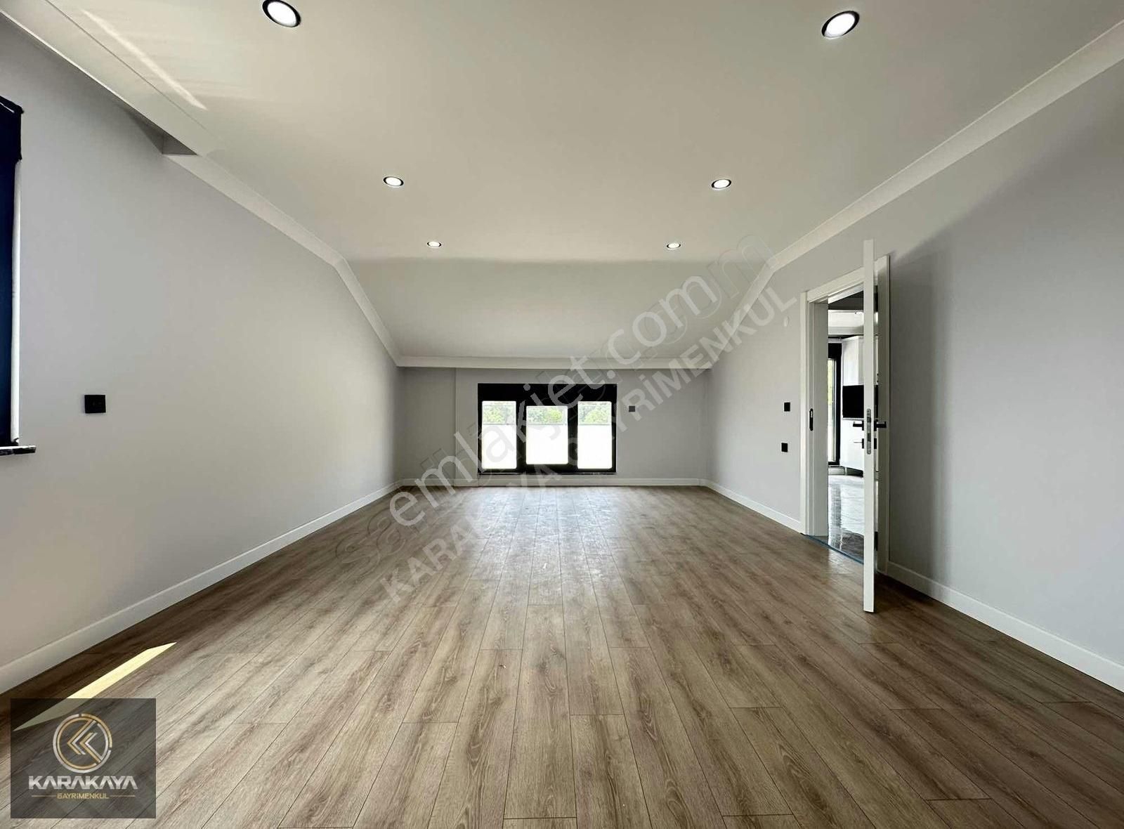 Cami Mah Butik Site İçi Deniz Manzaralı 3+1 190 M² Çatı Dublex