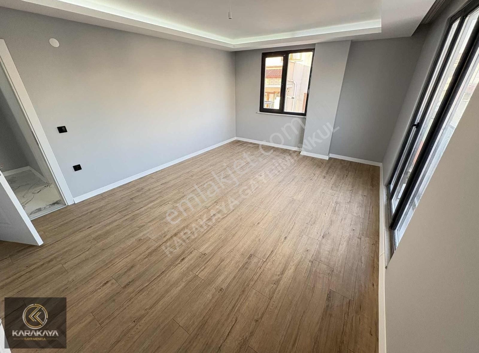K.otoparklı Marmaray Dibi Yerden Isıtma 4+1 Dublex 180 M2 Daire